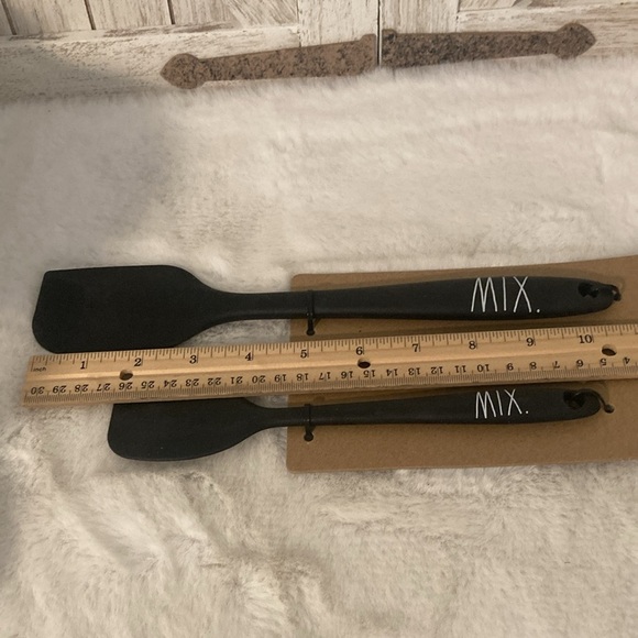 Rae Dunn Mix Spatulas - Picture 4 of 5
